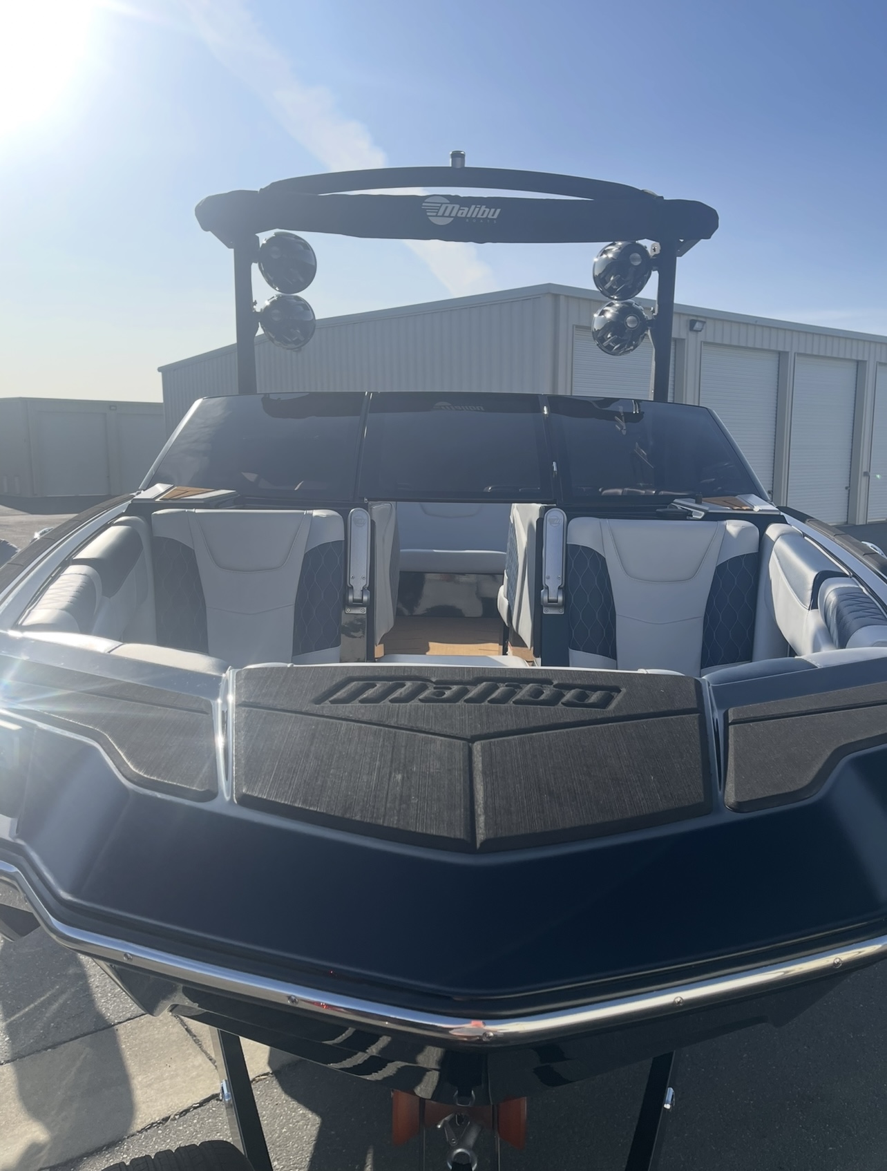 2021 Malibu M220 Icon
